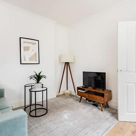 Stylish One Bedroom Apartment In Greater London Exterior foto