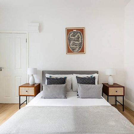 Stylish One Bedroom Apartment In Greater London Exterior foto